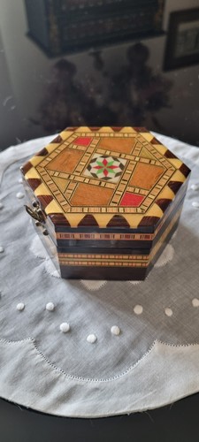 Petite boîte hexagonale bois - petite,