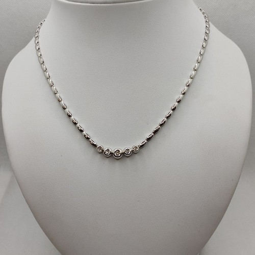 Collier blanc et - blanc,
