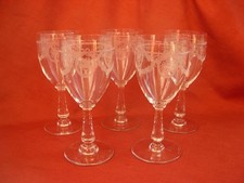 SAINT LOUIS,SAPHO,SERIE DE 5 VERRES A EAU EN CRISTAL GRAVE,FIN XIX-DEBUT XXème.