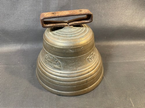 Ancienne grande cloche - , en