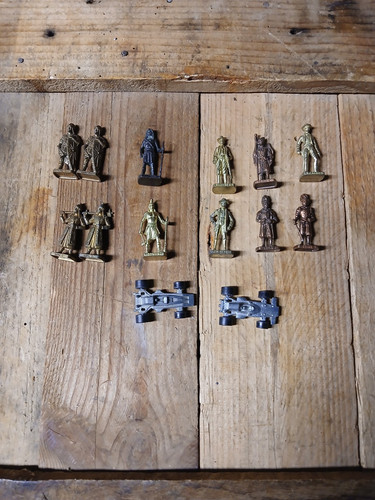 Lot personnages kinder - personnages,