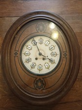 horloge murale bois "œil de bœuf" en etat de marche avec clé de remontage