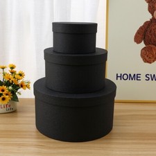 boîtes à chapeau noire