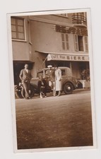 Photo ancienne 🎞️ Voiture et amis posant devant café-bar France 1930