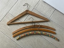 lot de 4 cintres anciens bois vintage