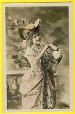 cpa Fantaisie " JOYEUSES PÂQUES " EASTER Costume MARQUISE Le Normand Photo