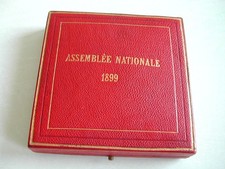 Coffret cuir rouge pour médaille ASSEMBLEE NATIONALE Président Emile Loubet 1899