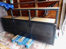 Buffet industriel en escalier