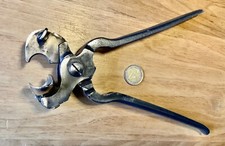outils anciens, belle et puissante pince à couder estampillé Bost frères…