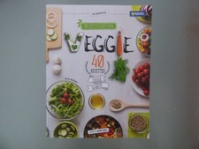 CUISINE, VEGAN, VEGETARIEN: Veggie, 40 recettes, Julie Bavant, 2016, TBE.