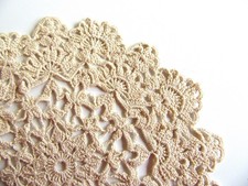 Napperon rosace coton extra fin beige dentelle style " frivolités " . Fait main