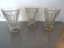 3 Anciens verres à Pieds en