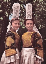 29 POULDREUZIC COSTUME