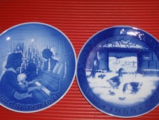 2 VINTAGE CHRISTMAS PLATES