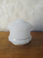 Élégante Boîte Baccarat en Opaline – XIXe Siècle