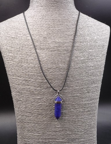 Collier avec pendentif pointe