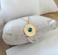 Collier pendentif médaille vert acier inoxydable plaqué or cadeau femme