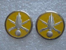 2 INSIGNES DE COL ARMEE
