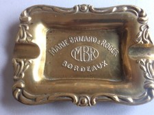 Marie Brizard & Roger Bordeaux MBR Cendrier Repoussé couleur laiton Publicitaire
