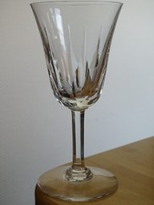 ST LOUIS 1 GRAND VERRE A  EAU EN CRISTAL  ht 17,6 cm MODELE CERDAGNE défaut