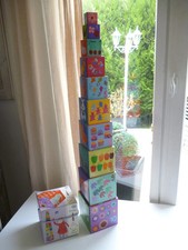 7 ⚜️  Jouet Empilables 10 Cubes Pyramide Nature Rigolos Djeco