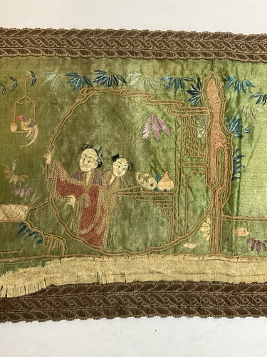 Ancienne broderie sur - ancienne,