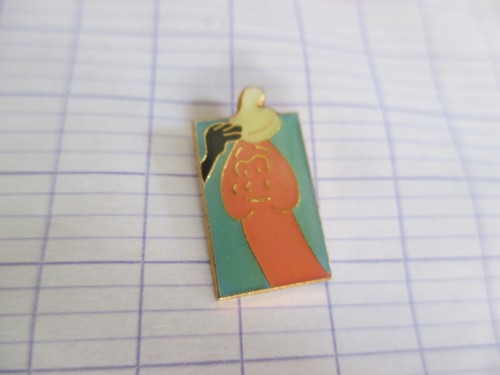 Pin capote sur sexe - pin's,