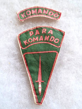 Un insigne tissu militaire " Parachutiste Commando Indonésie ".