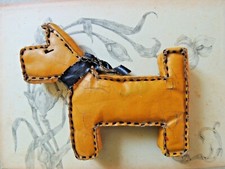 Ancienne Petite peluche - Jouet Chien jaune en tissus enduit années 40 