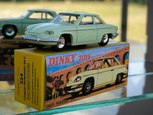 Dinky toys 524 coach - 524,