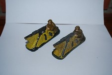 LOT DE DEUX TIREURS A LA MITRAILLETTE COUCHES  PLATRE ET FARINE 