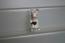 * Fève - LAPINS CRETINS - LE LAPIN CRETIN EN MARRON