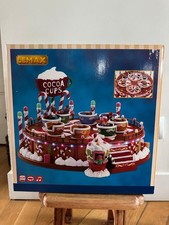 Manège Lemax “Cocoa Cups” – Parfait état – Modèle rare avec boîte d’origine