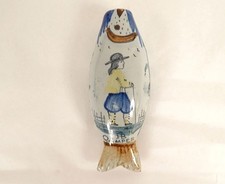 Secouette tabatière faïence HB Quimper poisson personnage breton XIXème