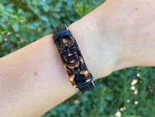 Bracelet avec statuette Tiki -