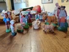 Lot d'anciens santons en terre cuite et plâtre (2 séries)
