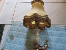 Pied de lampe en onyx avec socle en métal doré  POISSON vintage et abat jour jau