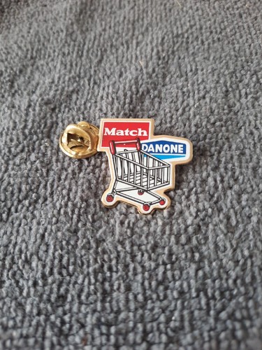 Pin match danone caddy - pin's,