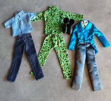 Lot vêtements ken