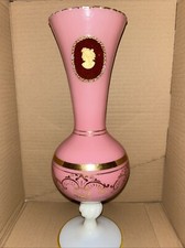Vase en opaline rose Avec