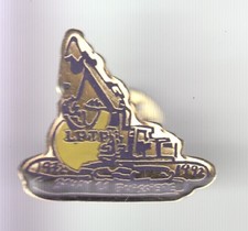 RARE PINS PIN'S .. AGRICULTURE TRACTEUR TRACTOR BTP CAT PELLE BRUAY LA B. 62 ~EC