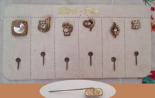  Six Anciennes épingles/épinglettes, sur son support d'origine Stick-Pin Vintage