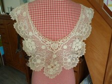 Grand col ancien/plastron dentelle Guipure du 19 ème/vintage/linge ancien/shabby