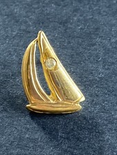 Pin's Voyage Nautisme Façon