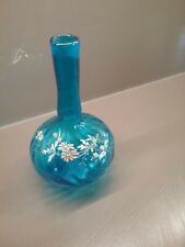 ANCIENNE  CARAFE EN VERRE BLEUE EMAILLEE 23 cm de hauteur.