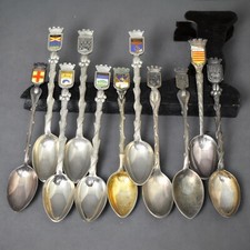 11 cuillères à collectionner