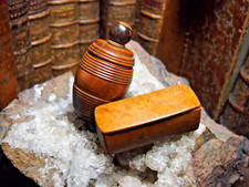 LOT DE 2 TABATIERES EN BOIS   JURAS DÉBUT 20em DONT UNE EN LOUPE DE NOYER