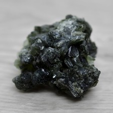 Prehnite verte foncée pierre