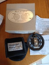 Ensemble Boîte, Bobine, Et Documents de Moulinet Henschel Black & Silver N2