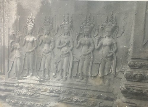 Angkor thom wat - thom, apsara